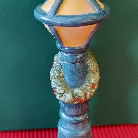 Vintage Kitty Cucumber Lamp Post - Picture 2 of 10